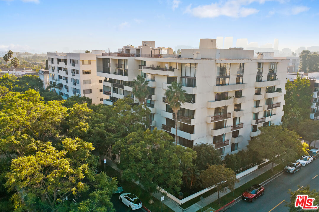 325 N Oakhurst Dr Unit: 203