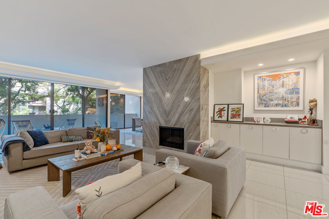 325 N Oakhurst Dr Unit: 203