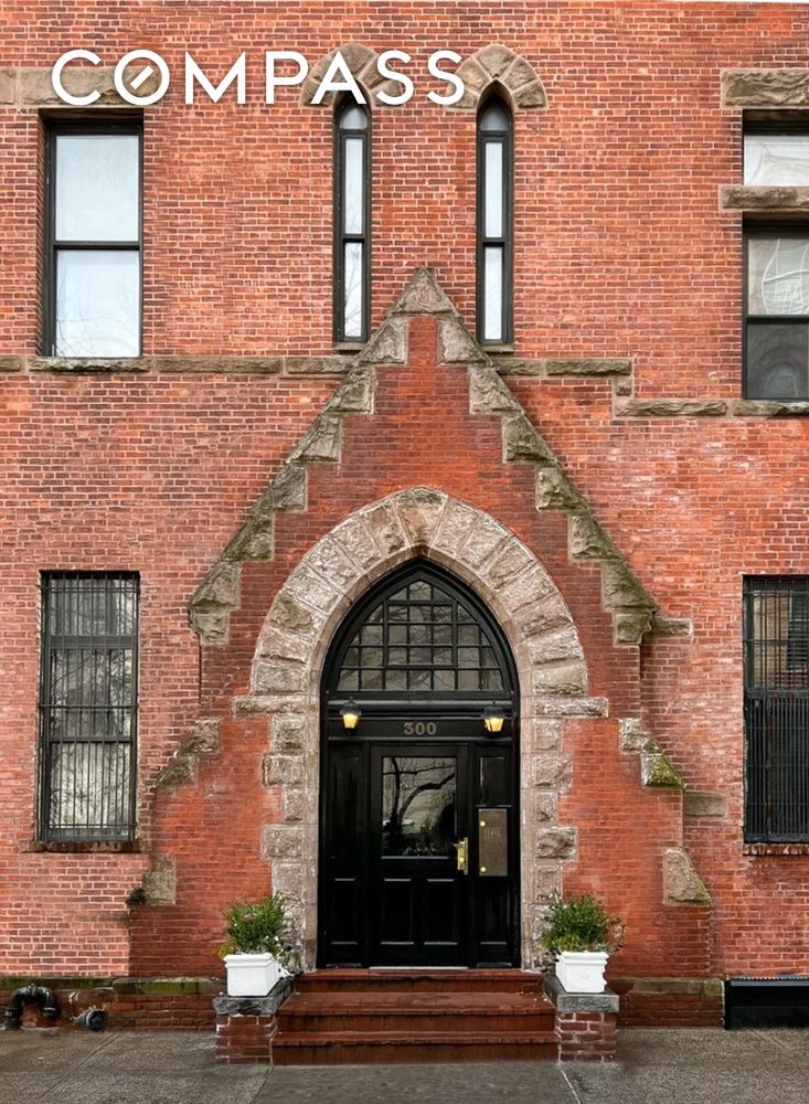 300 E 4th Street 5CD