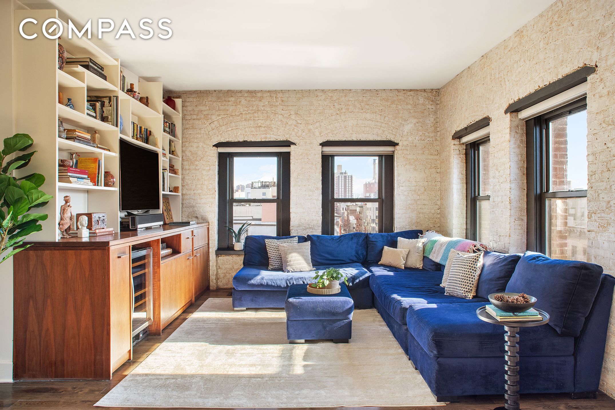 300 E 4th Street 5CD