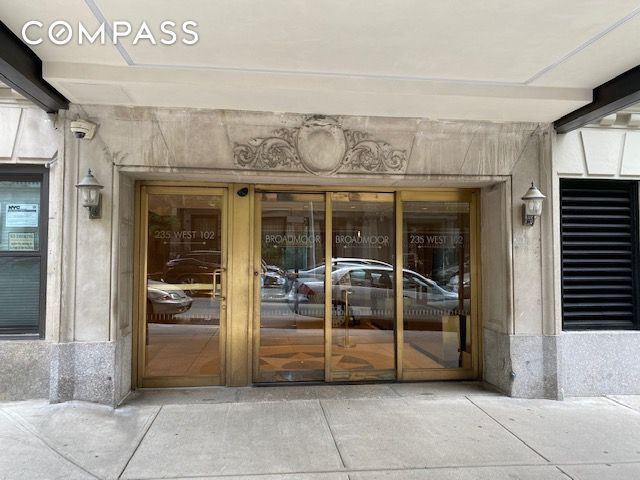 235 W 102nd Street 4E