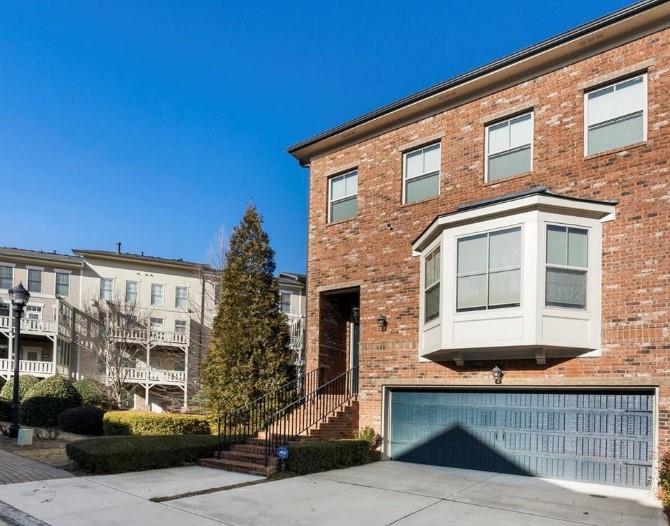 2123 W Village Lane SE