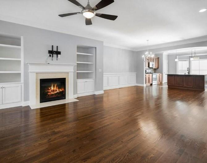 2123 W Village Lane SE