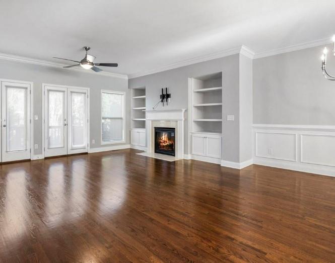 2123 W Village Lane SE