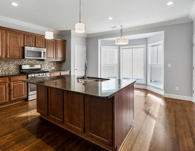 2123 W Village Lane SE