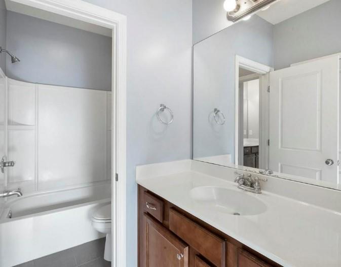 2123 W Village Lane SE