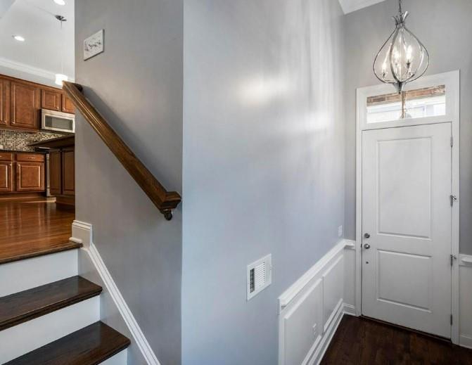 2123 W Village Lane SE