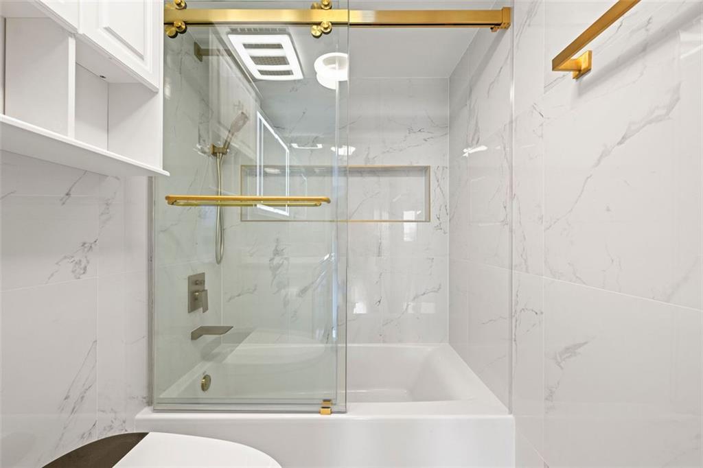 795 HAMMOND Drive Unit 713