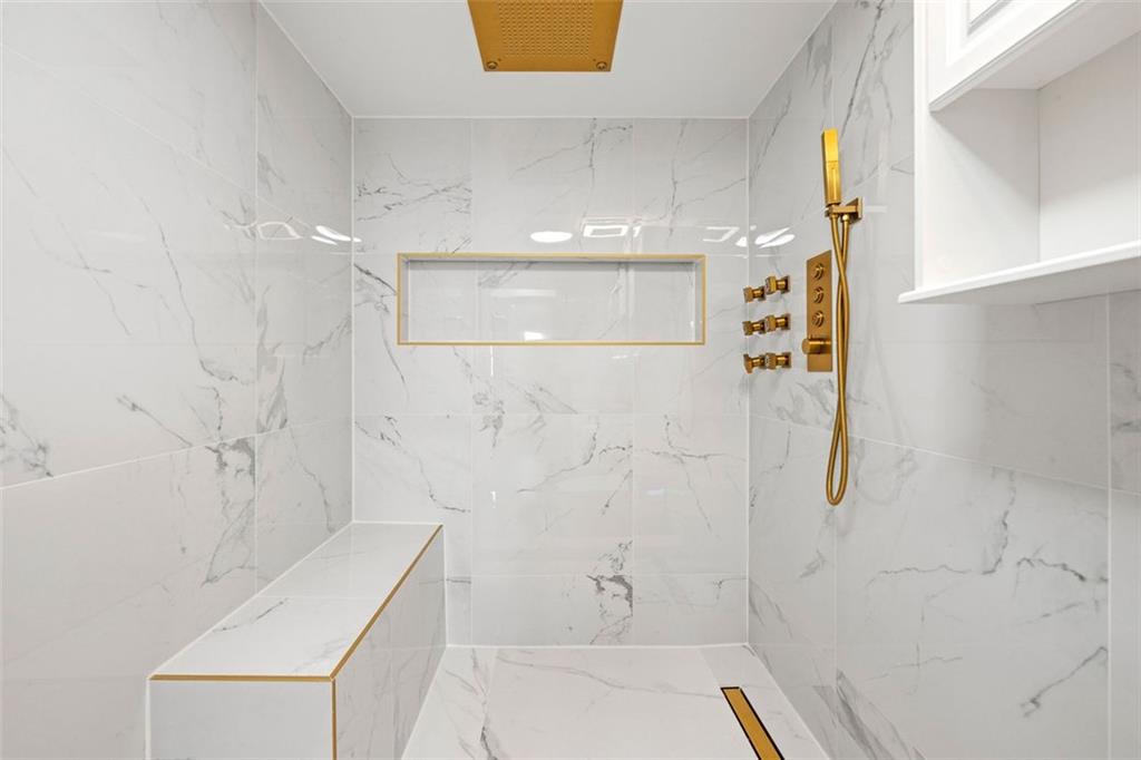 795 HAMMOND Drive Unit 713