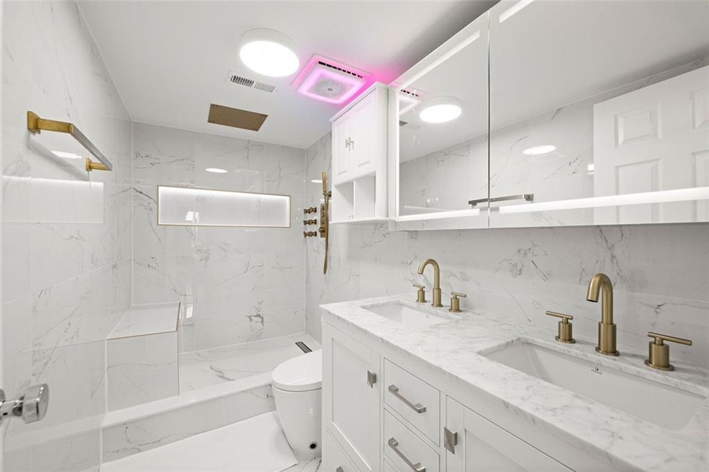795 HAMMOND Drive Unit 713