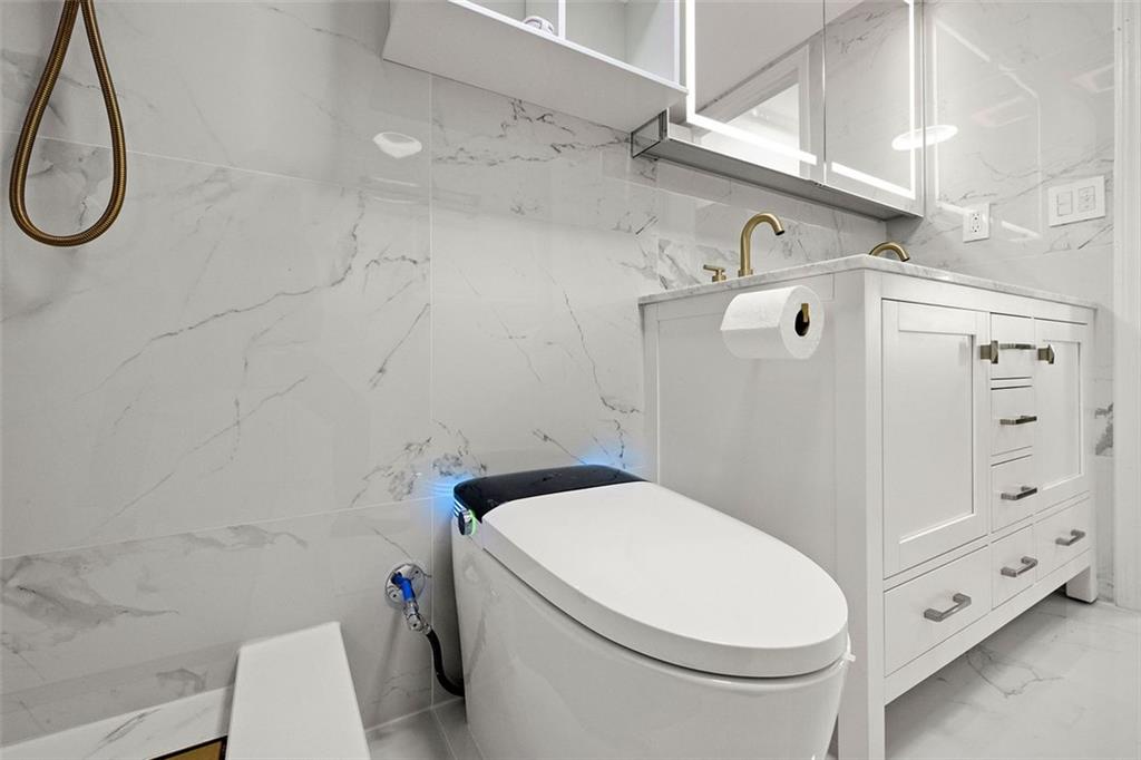 795 HAMMOND Drive Unit 713