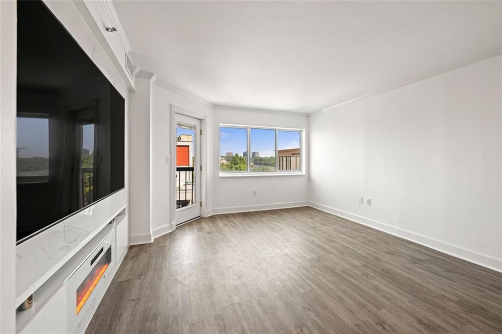 795 HAMMOND Drive Unit 713