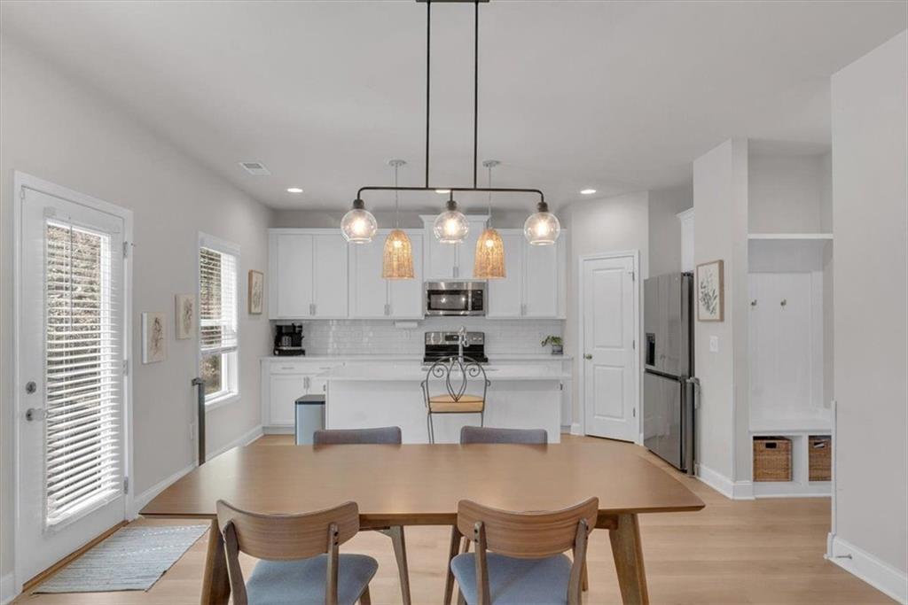 2099 EASTERWOOD Terrace