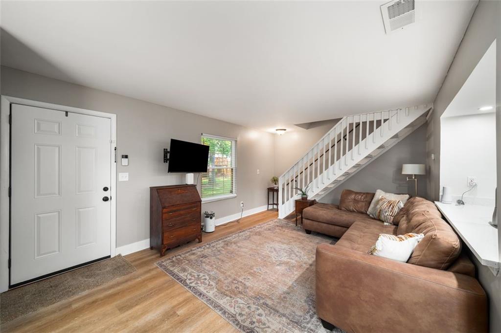 1305 SURREY Lane SW