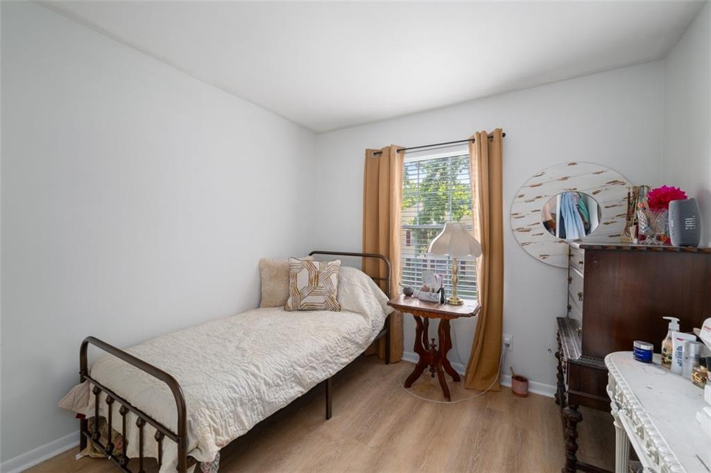 1305 SURREY Lane SW