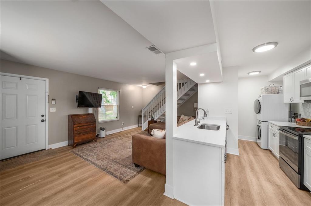 1305 SURREY Lane SW