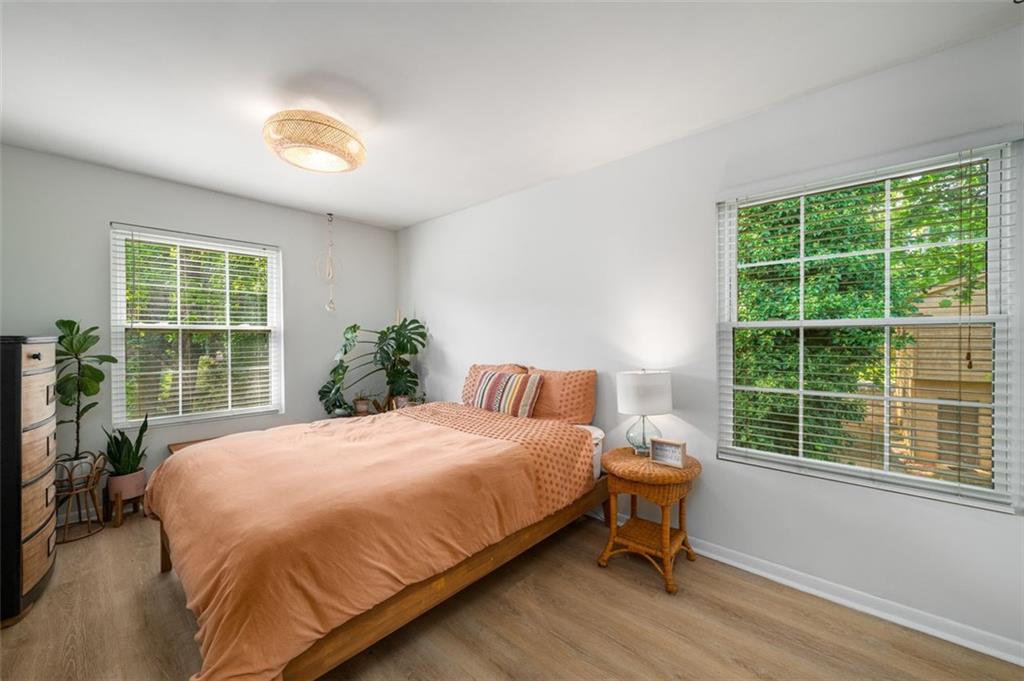 1305 SURREY Lane SW