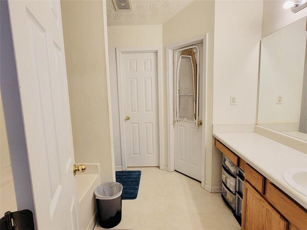 6904 Silver Bend Place