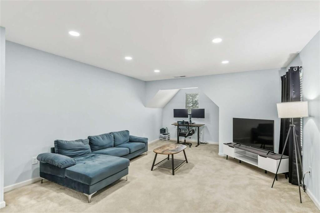 7080 Roselake Circle