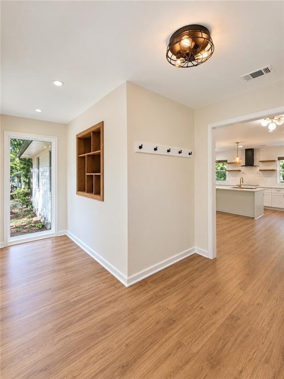 1558 Alverado Way