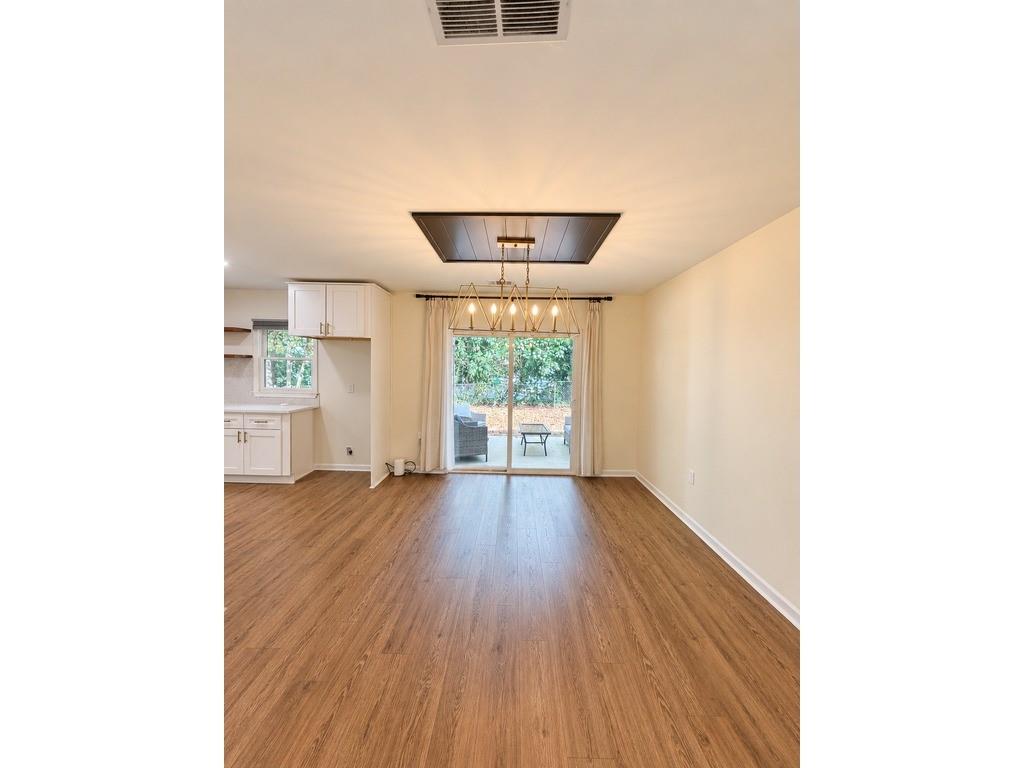 1558 Alverado Way