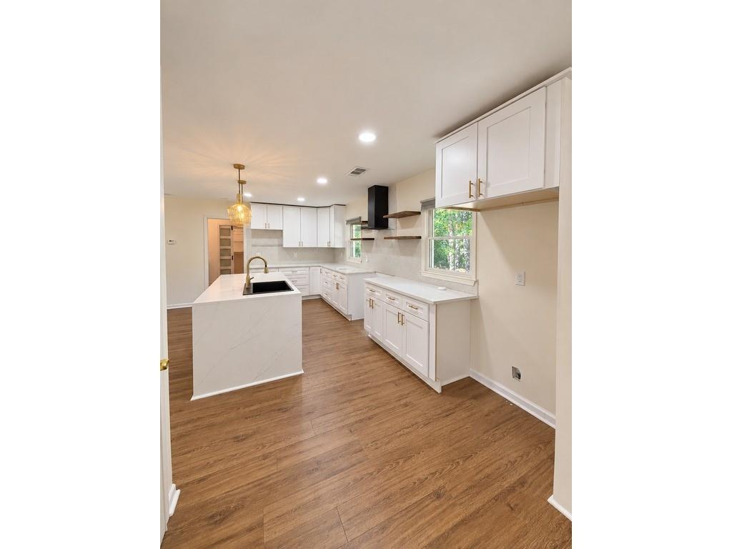 1558 Alverado Way