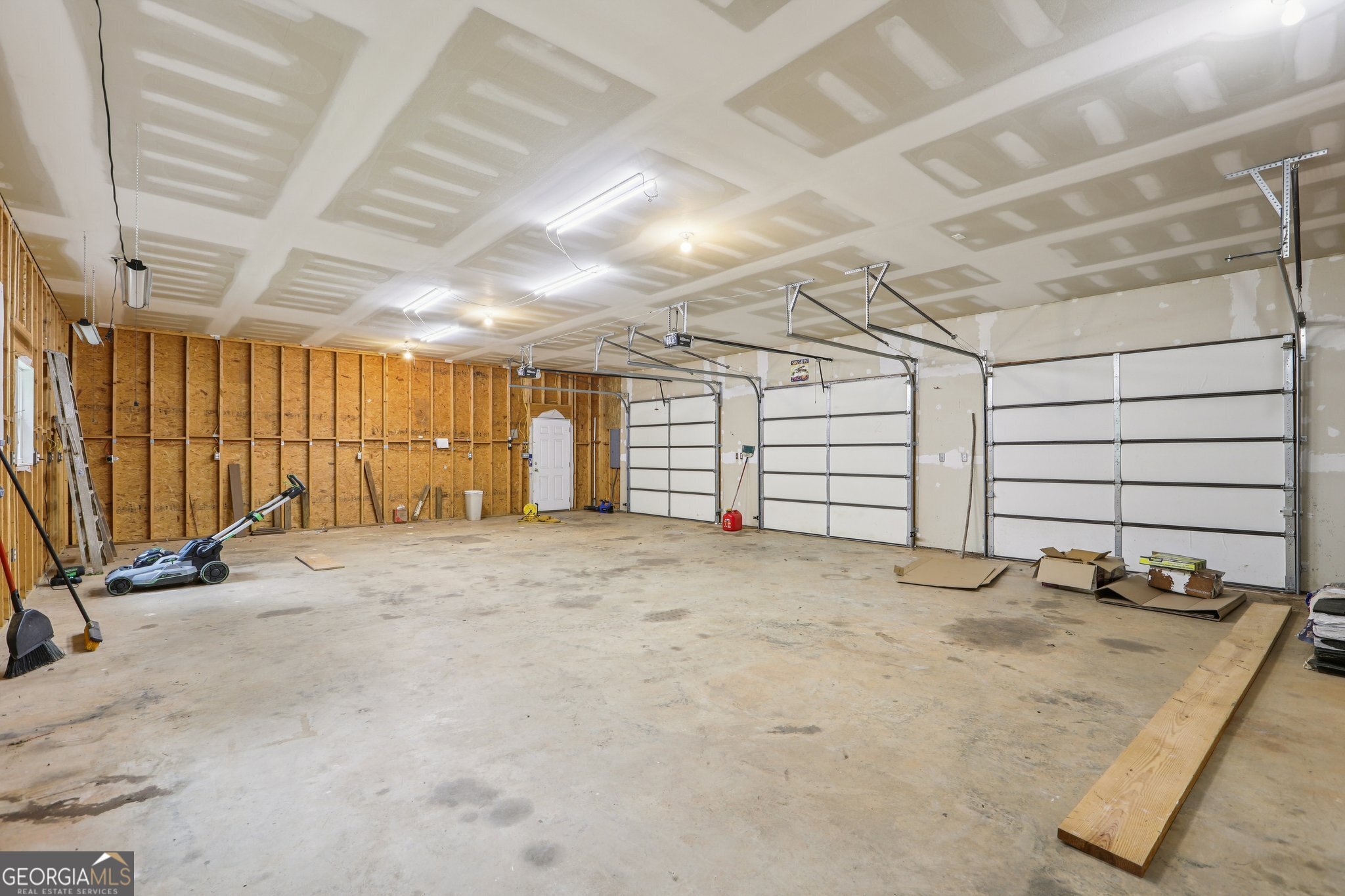 85 Edgewater Drive