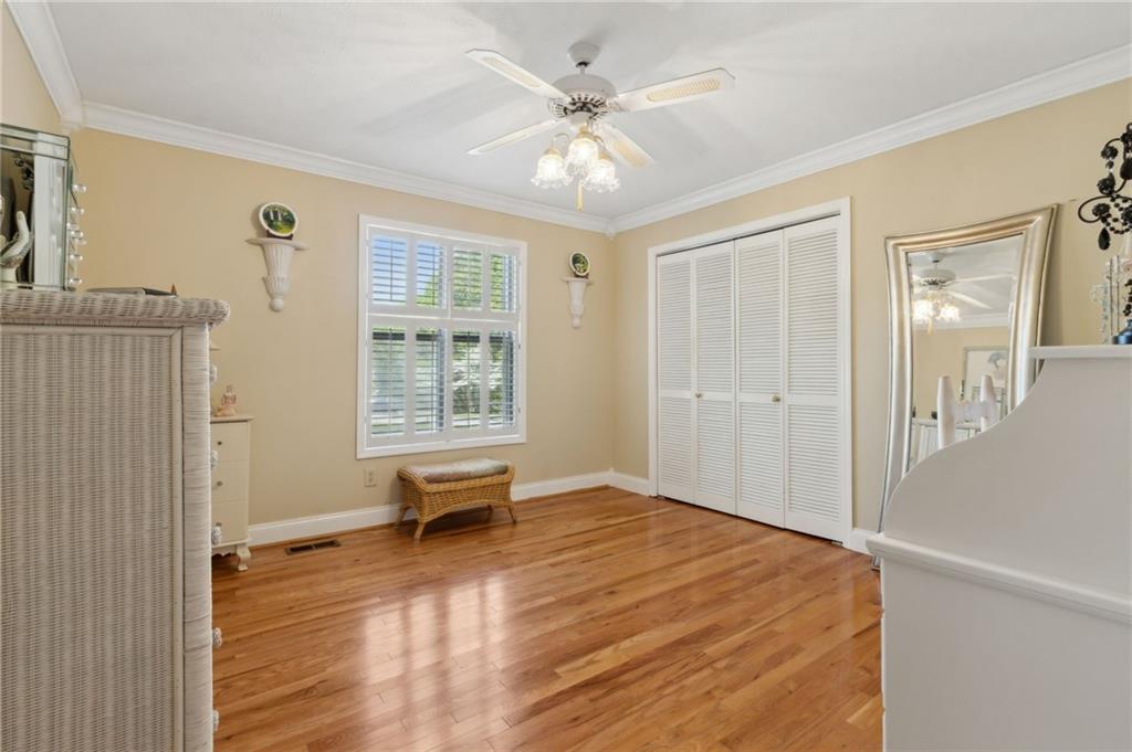 5533 Woodridge Lane