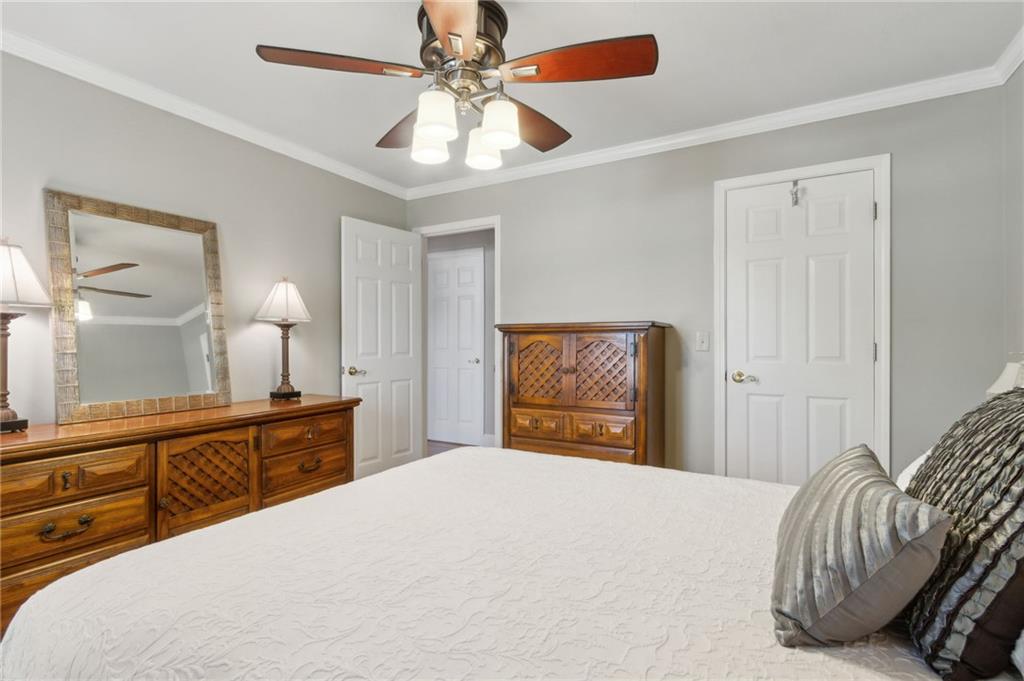 5533 Woodridge Lane