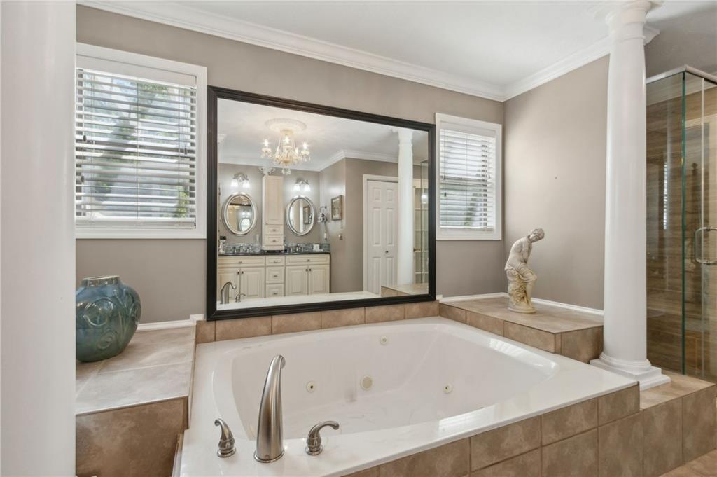 5533 Woodridge Lane