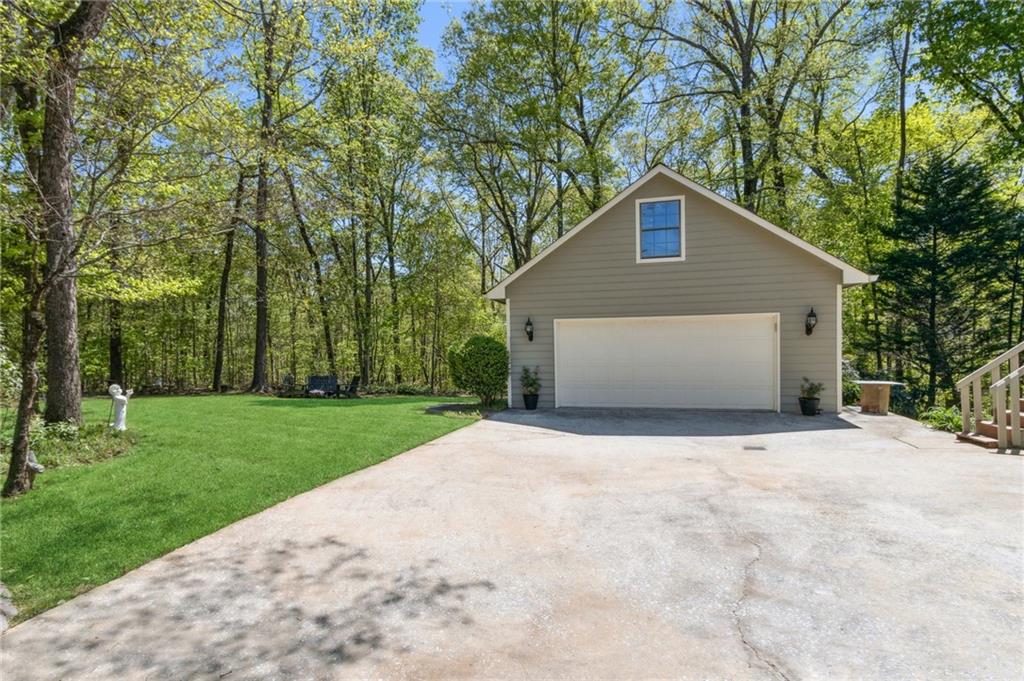 5533 Woodridge Lane