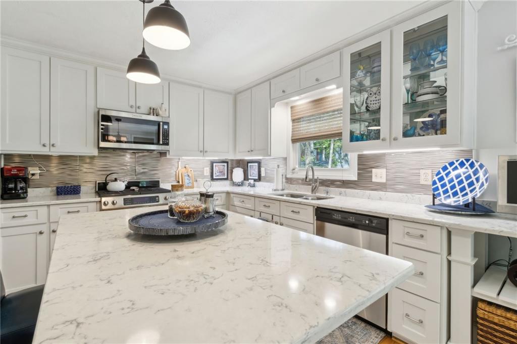 5533 Woodridge Lane
