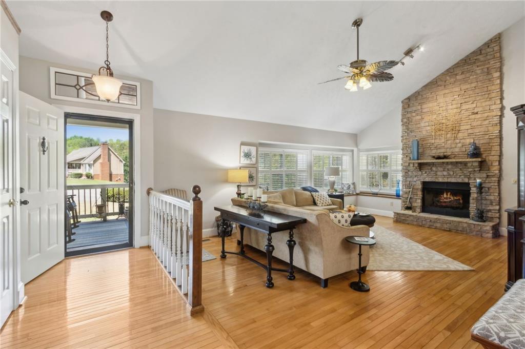 5533 Woodridge Lane