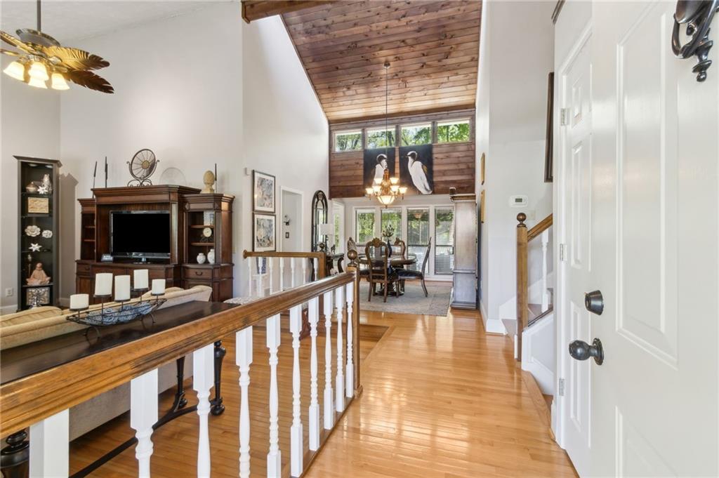 5533 Woodridge Lane