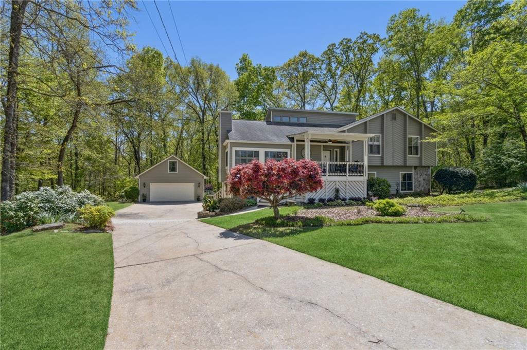 5533 Woodridge Lane