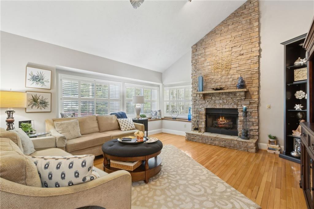 5533 Woodridge Lane