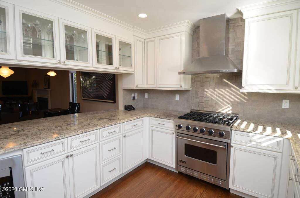 323 W Lyon Farm Drive, 323