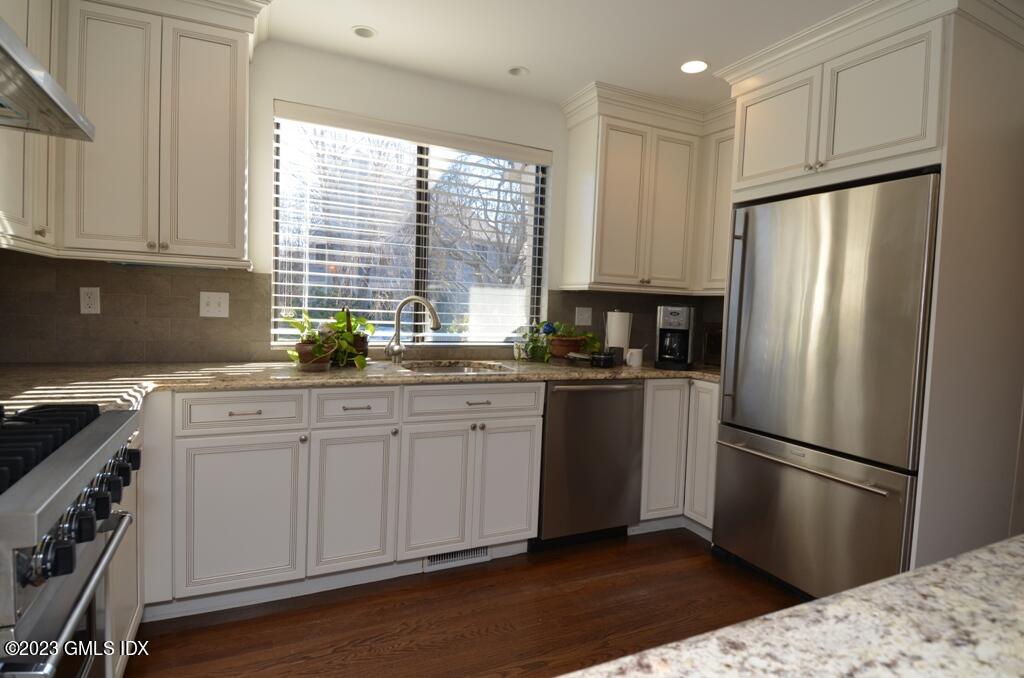 323 W Lyon Farm Drive, 323