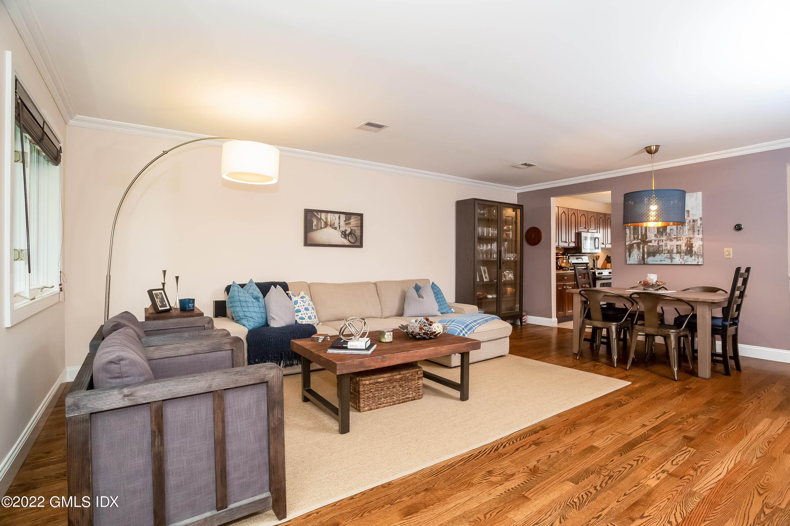 453 E Putnam Avenue, 4H