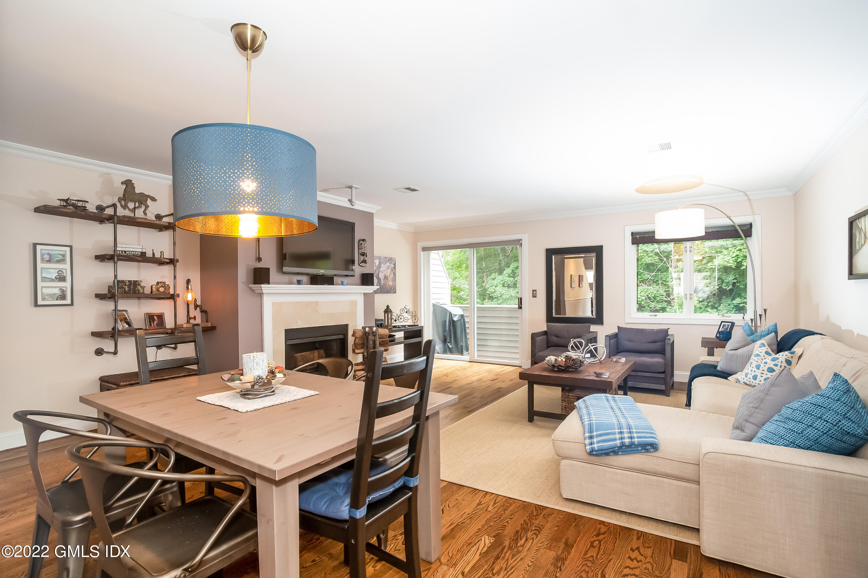 453 E Putnam Avenue, 4H