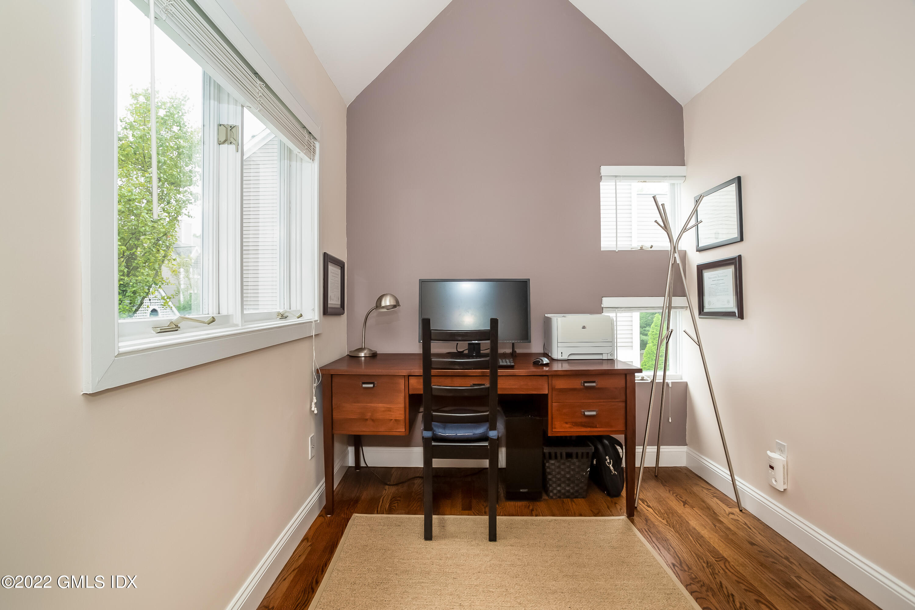 453 E Putnam Avenue, 4H