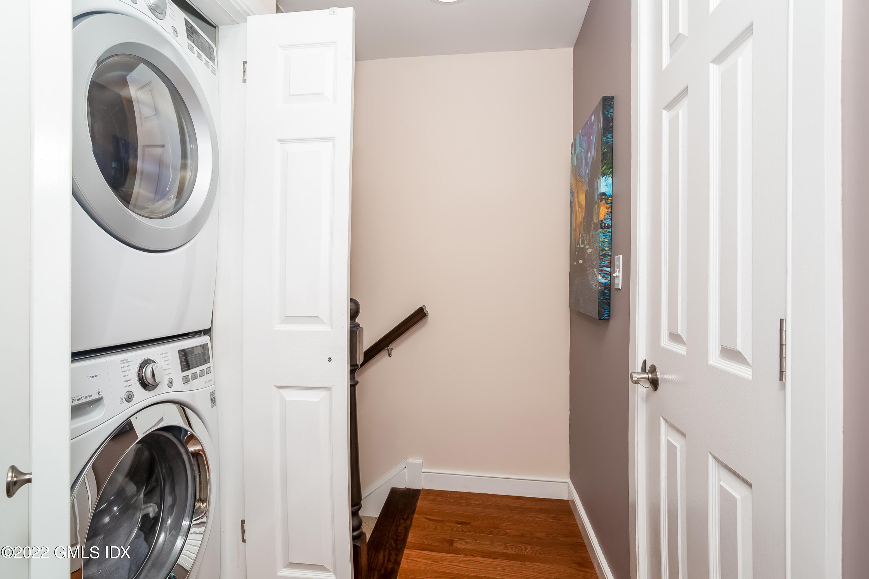 453 E Putnam Avenue, 4H