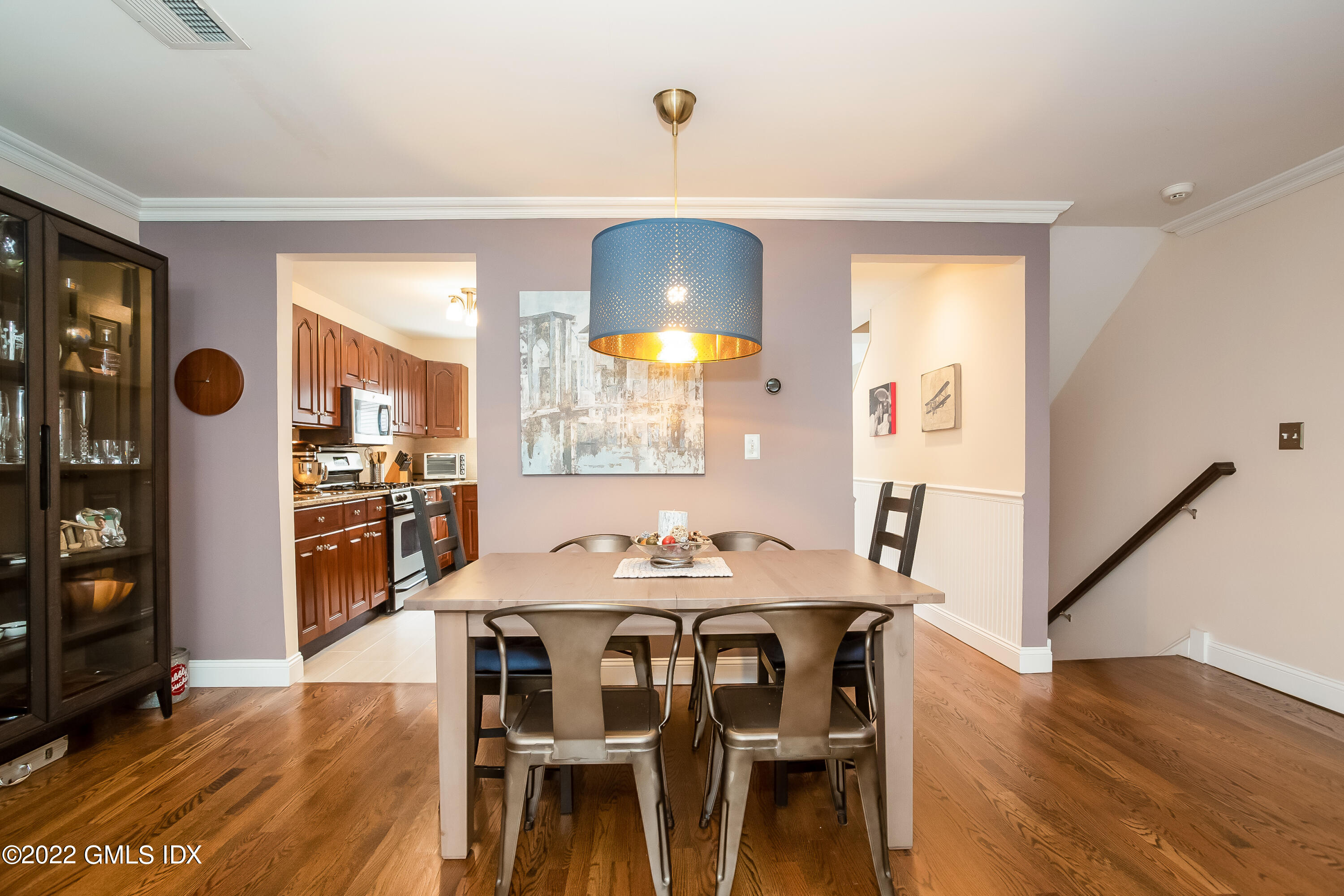 453 E Putnam Avenue, 4H