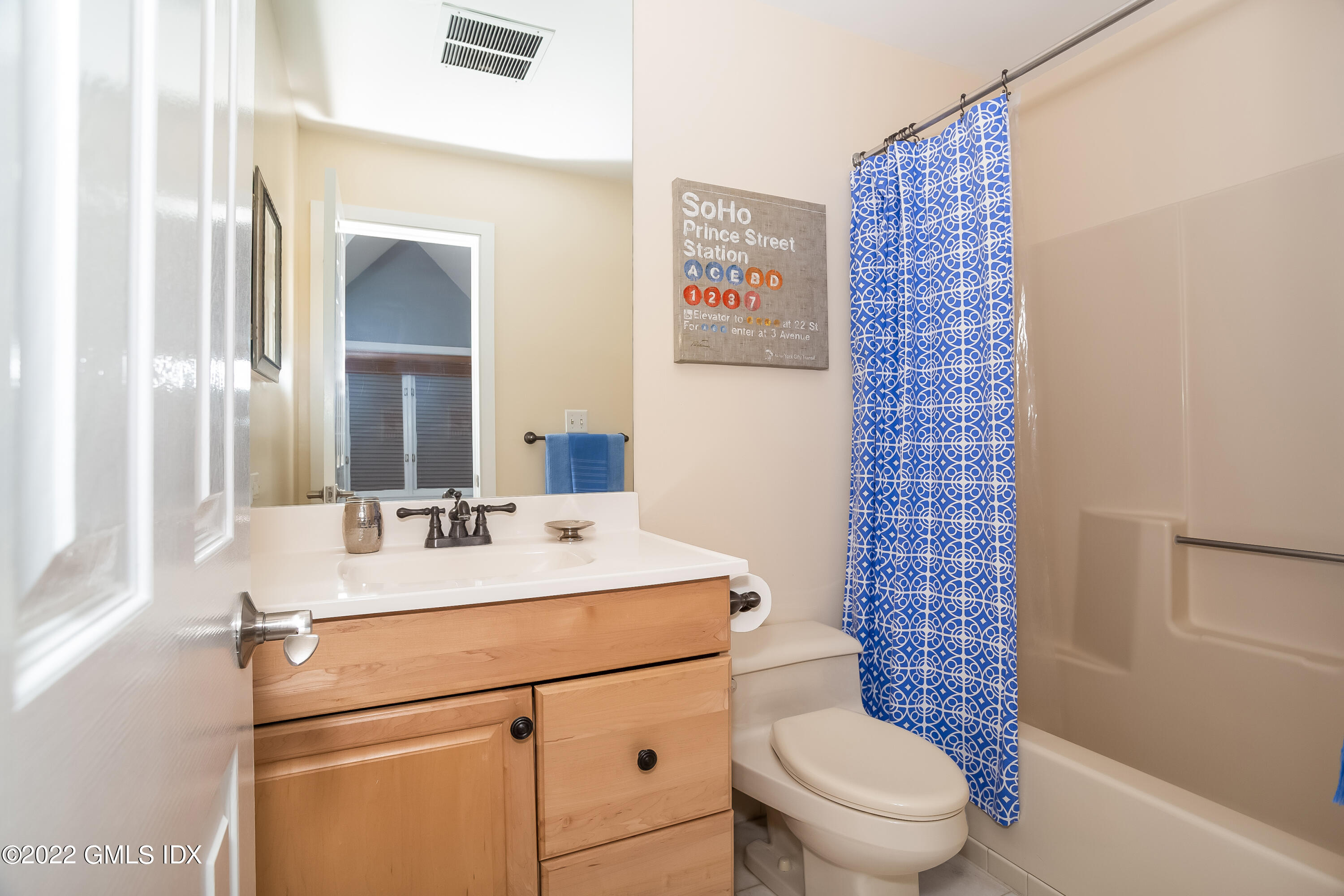 453 E Putnam Avenue, 4H