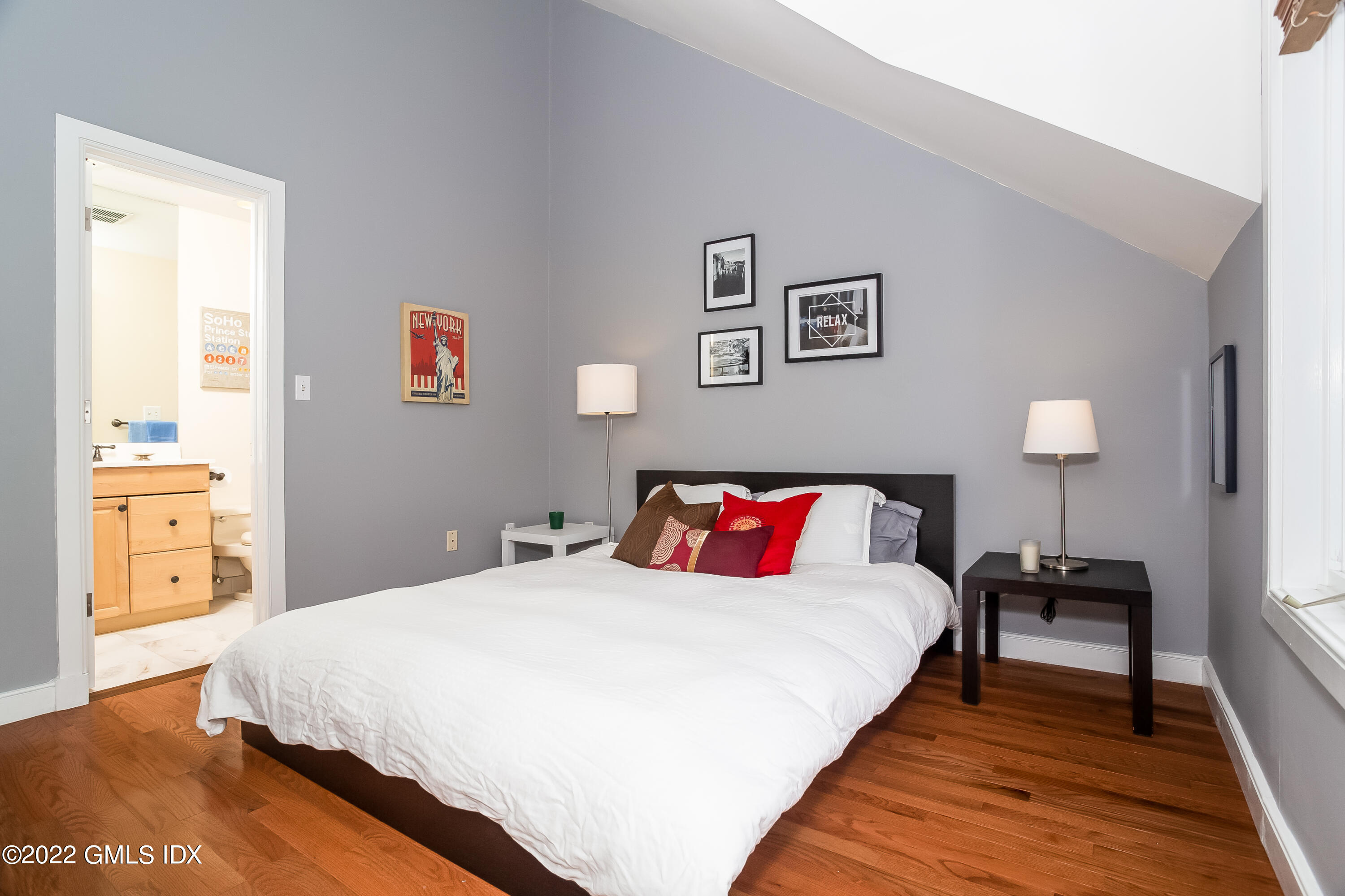 453 E Putnam Avenue, 4H