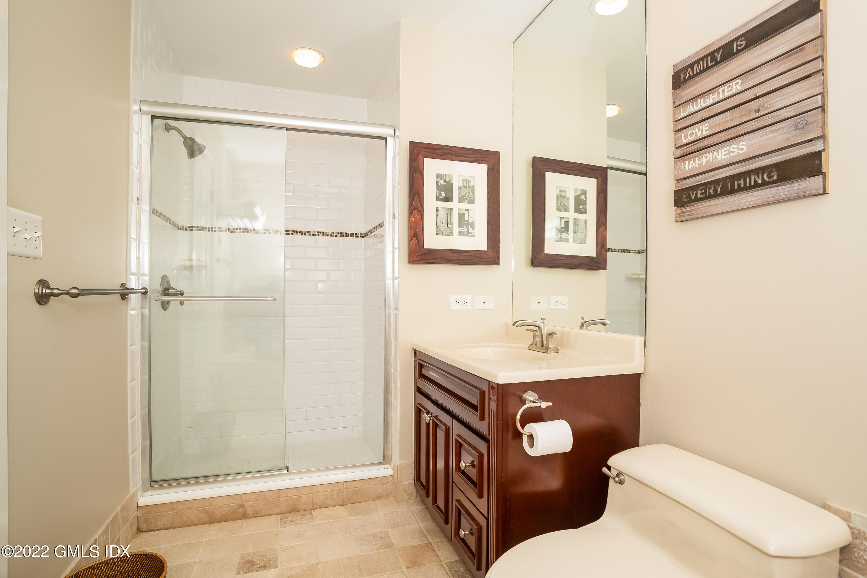 453 E Putnam Avenue, 4H