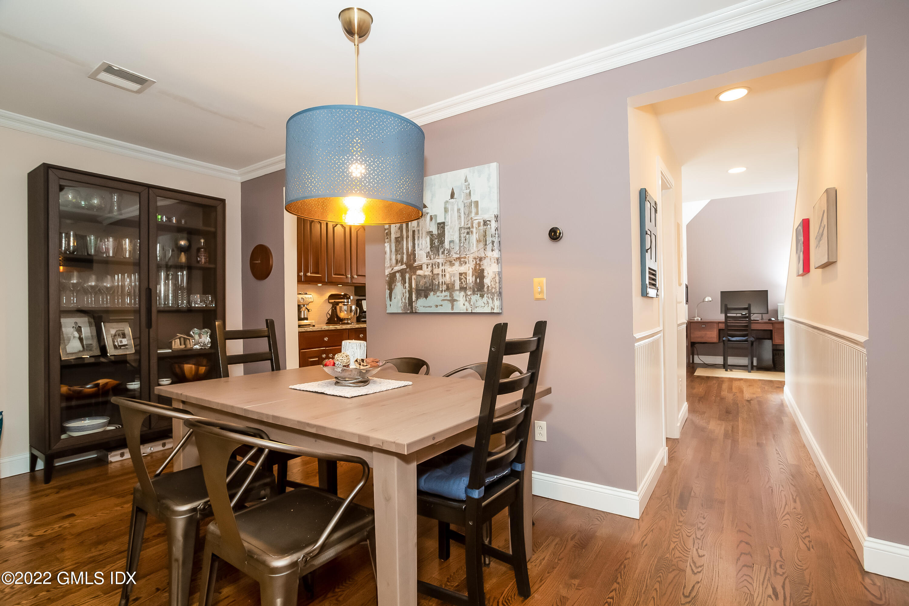 453 E Putnam Avenue, 4H