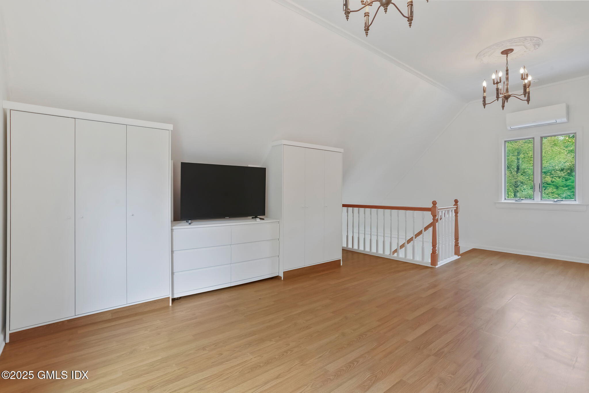 527 STANWICH Road, Cottage, Greenwich Unit: Cottage