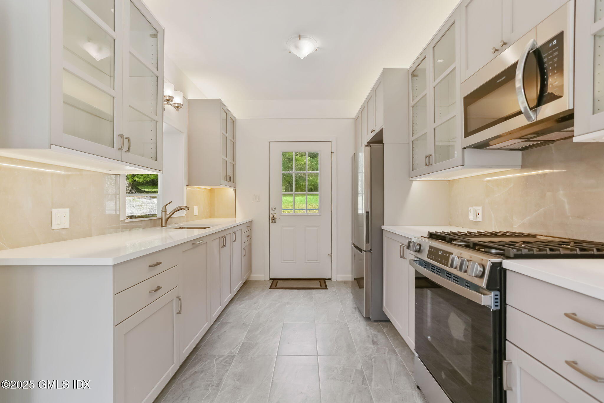 527 STANWICH Road, Cottage, Greenwich Unit: Cottage