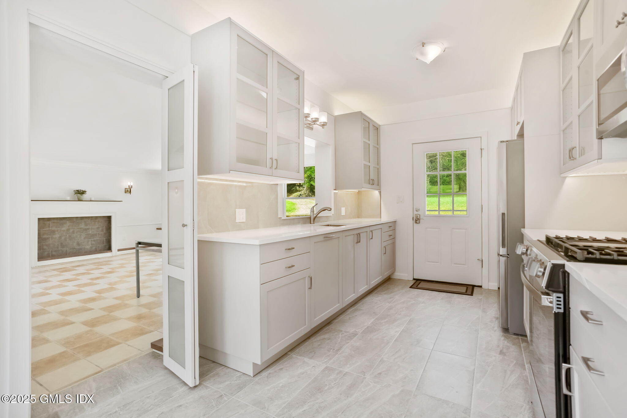 527 STANWICH Road, Cottage, Greenwich Unit: Cottage